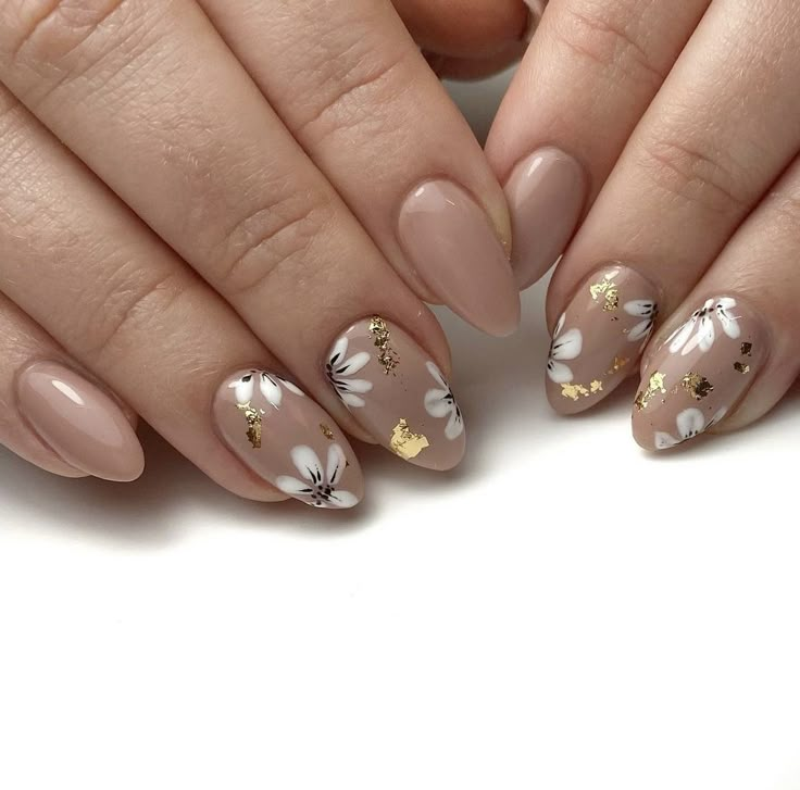 Beige Nails With Flowers, Neutral Flower Nails, Gold Floral Nails, Neutral Floral Nails, Nude Floral Nails, Nude Flower Nails, Floral Wedding Nails, Fall Floral Nails, Ongles Beiges