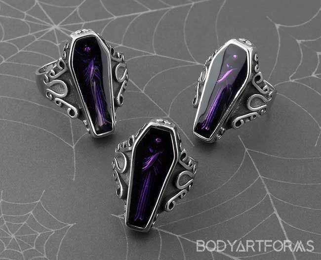 Steel Vampire Coffin Ring Gothic Collectible Rings For Halloween, Collectible Gothic Rings For Halloween, Vampire Rings, Vampire Accessories, Coffin Rings, Vampire Things, Vampire Coffin, Goth Rings, Vampire Ring