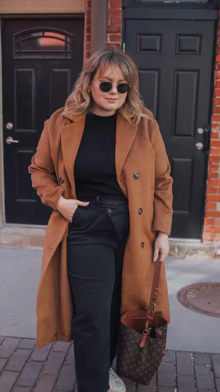 Size 16 Autumn Outfits, Autumn Style Curvy, Thick Body Fall Outfits, Paris Style Plus Size, Outfit Ideas Autumn Plus Size, Plus Size Wool Coat Outfit, Plus Size Parisian Style Fall, Plus Size Autumn Outfits Work, Plus Size Fall Outfit Ideas 2023