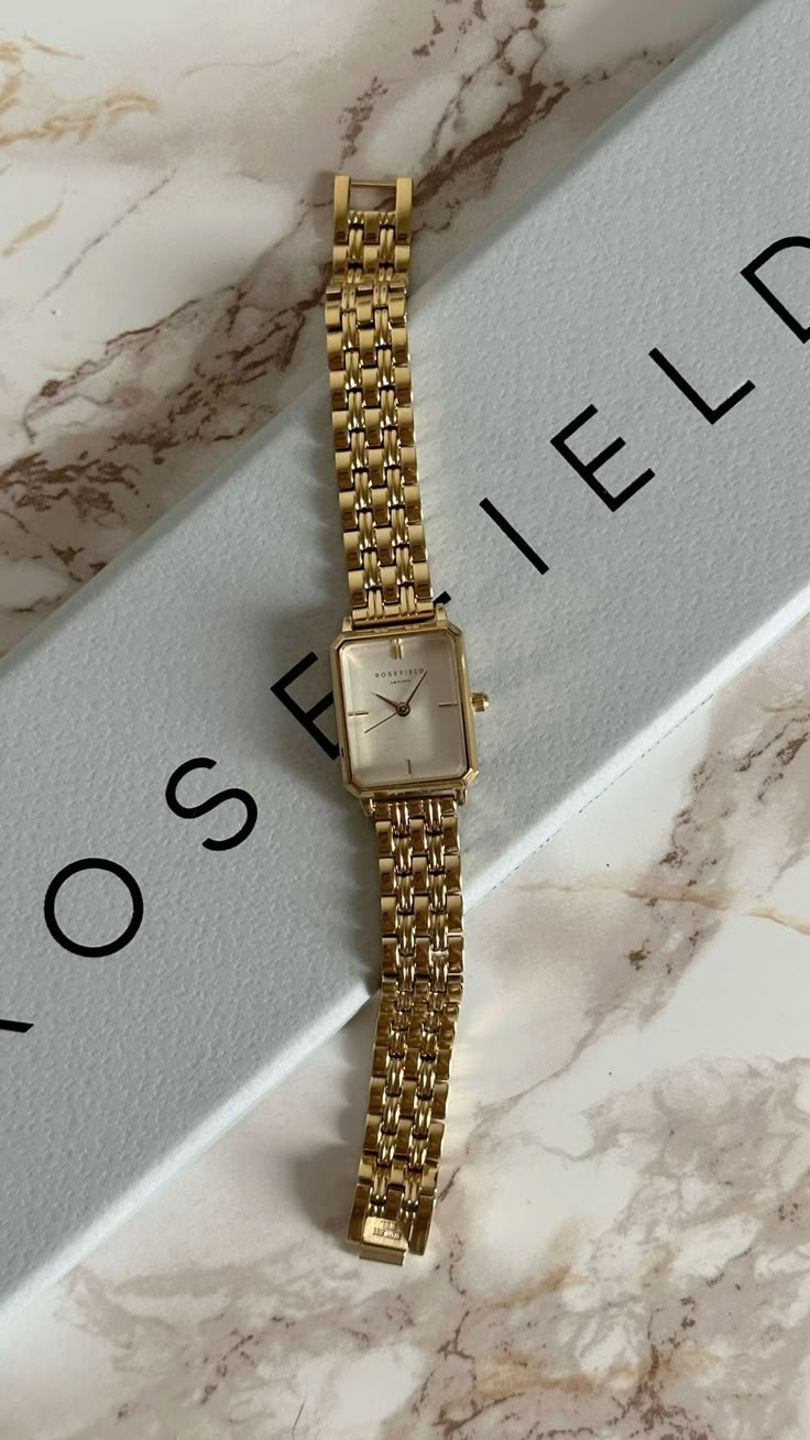 Minimalist Gold Watch, Fossil Watches Women Gold, Vintage Watches Women Classy, Watch Aesthetic Vintage, Watch Women's Classy, Minimalist Accessories Jewellery, Rosefield Watch, Elegant Watches Women, Gold Vintage Watch