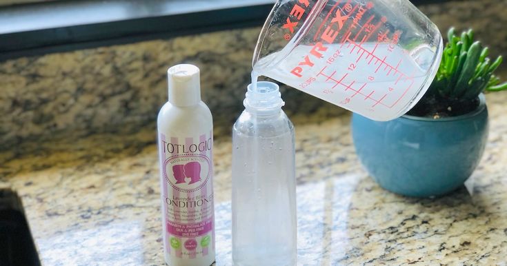 Knots are long gone with this easy and under $2 DIY! Diy Hair Detangler Spray, Diy Hair Detangler, Wendy Hair, Hair Detangler Spray, Detangle Curly Hair, Biolage Hair, Hair Knots, Navy Hair, Kid Friendly Crafts