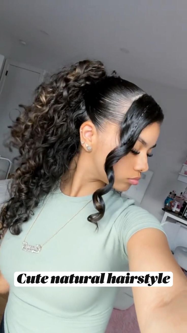 Natural hairstyle inspo | Cute hair idea | Curly hair inspo | Curlyhair styles for summer #curlyhaircare #hairstyles #summerhairstyle #cutehairstyle Hairstyles With Curled Hair, Quick Curly Hairstyles, Curly Hair Beauty, Mixed Curly Hair, Curly Hair Videos, Hair Inspiration Long, Quick Natural Hair Styles, Curly Hair Photos, Natural Hairstyle