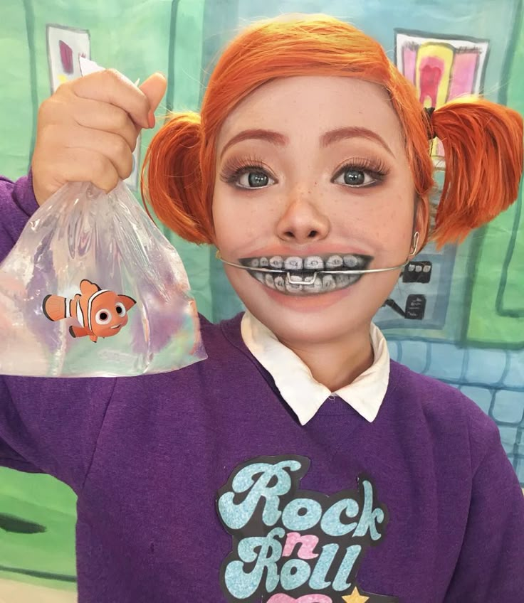 Makeover into the little fish killer Darla from Finding Nemo. Fantasy Make-up, Halloween Make-up Looks, Halloweenský Makeup, Diy Halloween Costumes For Women, Halloween Makeup Inspiration, Face Painting Halloween, Special Effects Makeup, Halloween Makeup Looks, Halloween Make Up