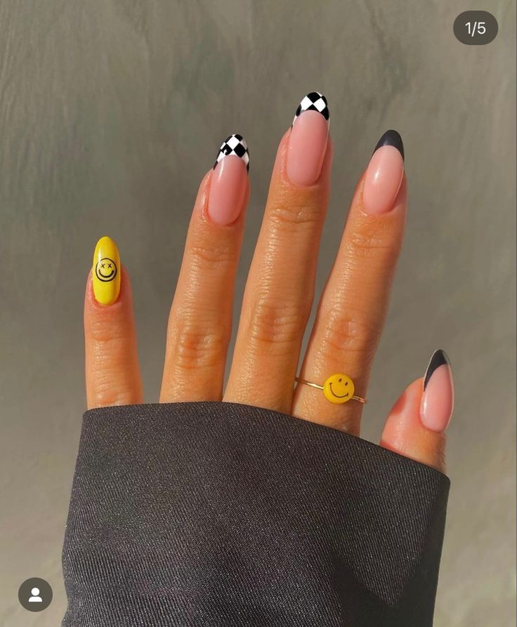 Smile Nails Design, Smile Nail Art, Summer Nails Pastel, Smile Nails, Nails Simple Summer, Summer Nails Simple, Simple Summer Nails, Checkered Nails, Cute Summer Nail Designs