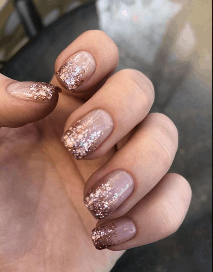 The holidays are the perfect excuse to glam up your nails and these festive holiday nail ideas for 2019 are great for the occasion. Rose Gold Manicure Ideas, Copper Glitter Nails, Rose Gold Glitter Nails, Christmas Party Nails, Holiday Nail Ideas, Festive Holiday Nails, Gold Glitter Nails, Holiday Nail, Party Nails