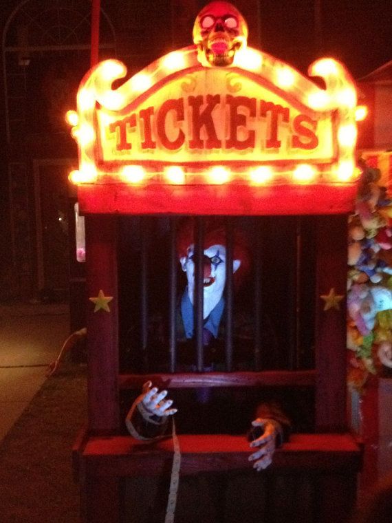 a carnival booth with lights and decorations on it