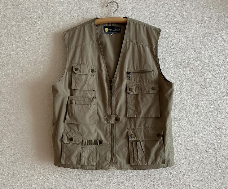 Men's Vest Cargo Style Vest Beige Cotton Blend Gentlemen's Waistcoat Fisherman Hunter Vest Multi Pocket Zip up Measurements (lying flat): Length: 27.5"/ 70 cm Pit to pit: 24.5"/ 62 cm Condition: Great Vintage Condition Material: 65%polyester,35%cotton N.B. Color may slightly differ from picture Please check measurements to insure a proper fit. Remember to allow yourself some extra room for movement. You can compare these with something from your closet that fits you well. SHIPPING * I ship world Style Vest, Cargo Vest, Mens Vests, Extra Rooms, Style Cargo, Cargo Style, Vest Outfits, Men's Vest, Mens Vest