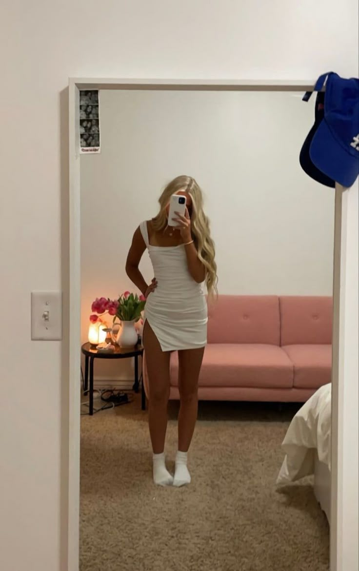 White Party Dresses Short Prom Dress Homecoming Dress Whote Hoco Dress, Short White Dress Dance, Black Fitted Mini Dress Outfit, Cute Homecoming Dresses 2023, White Short Hoco Dress, Tight Short Formal Dresses, Thick Strap Hoco Dresses, Cute Morp Dresses, Homecoming Dresses Inspo Short