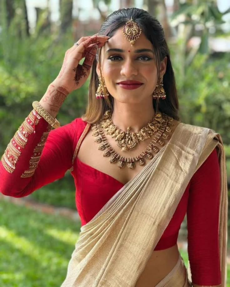 Model Blouse Designs, Simple Saree Designs, Fashionable Saree, Latest Blouse Designs Pattern, Traditional Blouse Designs, Model Blouse, New Saree Blouse Designs, Latest Model Blouse Designs, Blouse Ideas