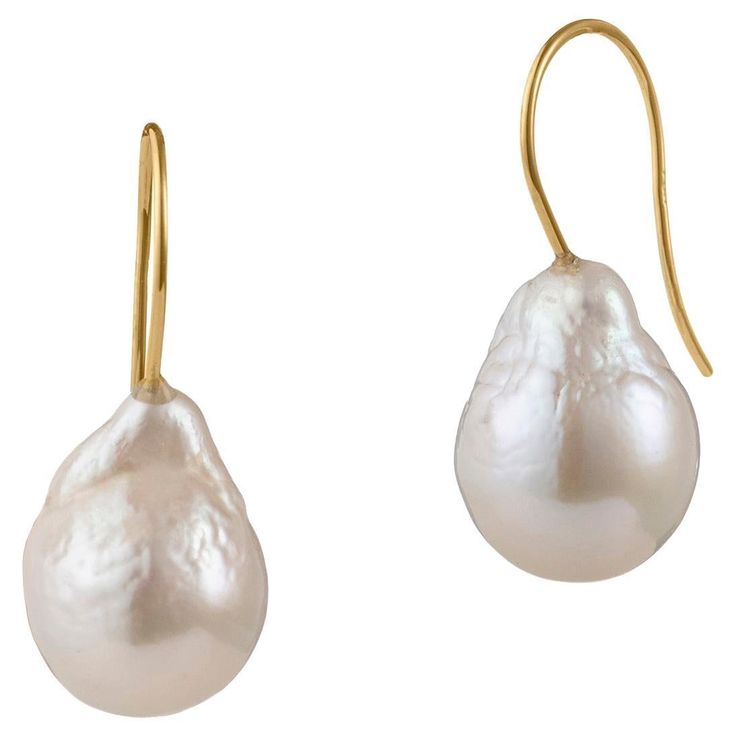 Our Baroque Drop Pearl Earrings by Michelle Massoura are a best seller in our collection. This pair of earrings features baroque, drop shape pearls and a slim 18K Yellow Gold hook design that slips on to the ear. They are easy to slip on and comfortable to wear all day long without being too heavy. The long hook at the back ensures that they stay safely on the ear. The earrings are ready to ship with express complimentary shipping. We hand pick every pair of pearls we use and ensure that the lus Earring Video, Drop Pearl Earrings, Face Fashion, Gold Baroque, Baroque Pearl Earrings, Pearl And Diamond Earrings, Wedding Hair Makeup, Aesthetic Jewelry, Hook Design