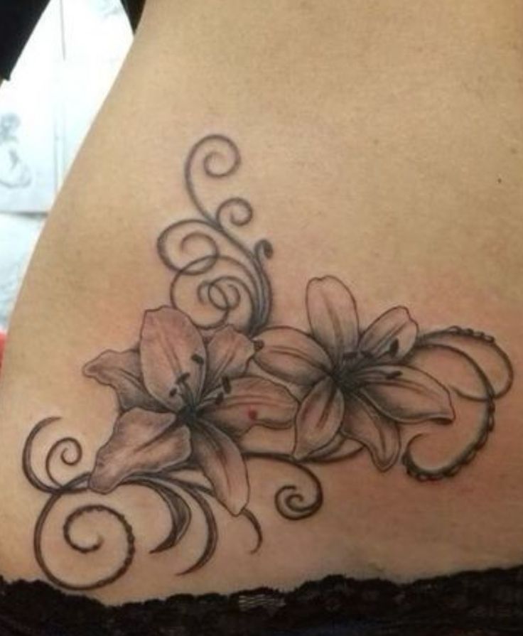 a woman's stomach with some flowers on it