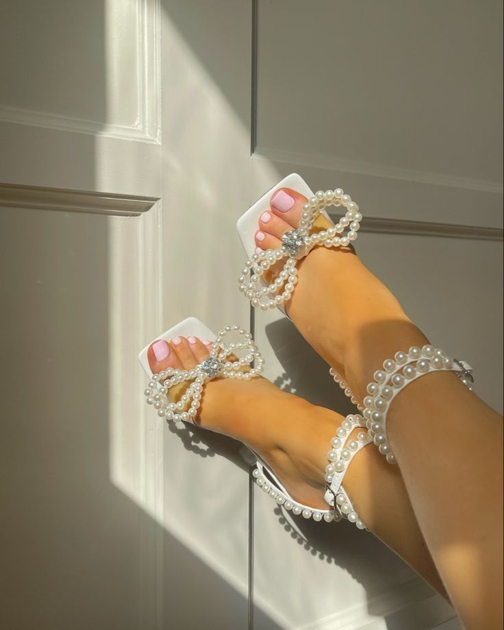 White Heels Aesthetic, Elegant Shoes Heels, Pearl Aesthetic, Pretty Heels, Fancy Heels, Matric Dance, Shoes Heels Classy, Cute Shoes Heels, Heels White