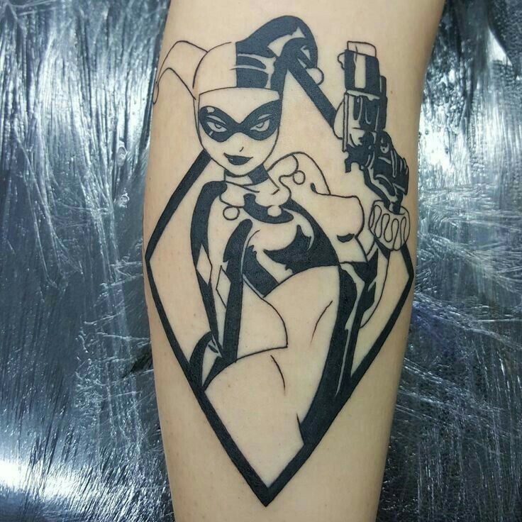 Harley Tattoos, Harley Quinn Tattoo, Comic Tattoo, Harley Joker, Batman Tattoo, Queen Tattoo, Harley Quinn Artwork, Joker Tattoo, Harley Quinn Comic