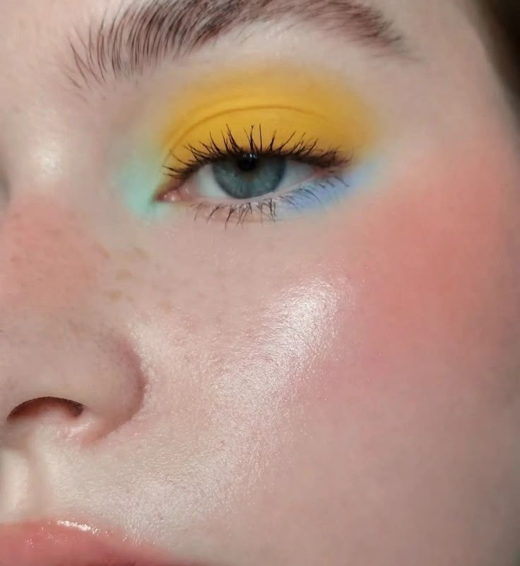 Color Block Eyeshadow, Pops Of Color Makeup, Colorful Minimal Eye Makeup, Colourful Smokey Eye, Bright Eye Makeup Looks, Simple Colourful Makeup, Yellow Blush Makeup, Fun Summer Makeup, Blue And Yellow Eyeshadow Looks