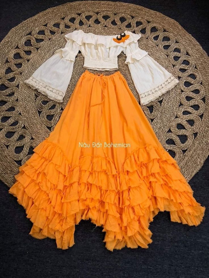 Hispanic Clothing, Mexican Traditional Clothing, Mexican Style Dresses, Traditional Mexican Dress, Mirabel Madrigal, Mexican Fashion, Latina Fashion Outfits, Mexican Outfit, Latina Fashion