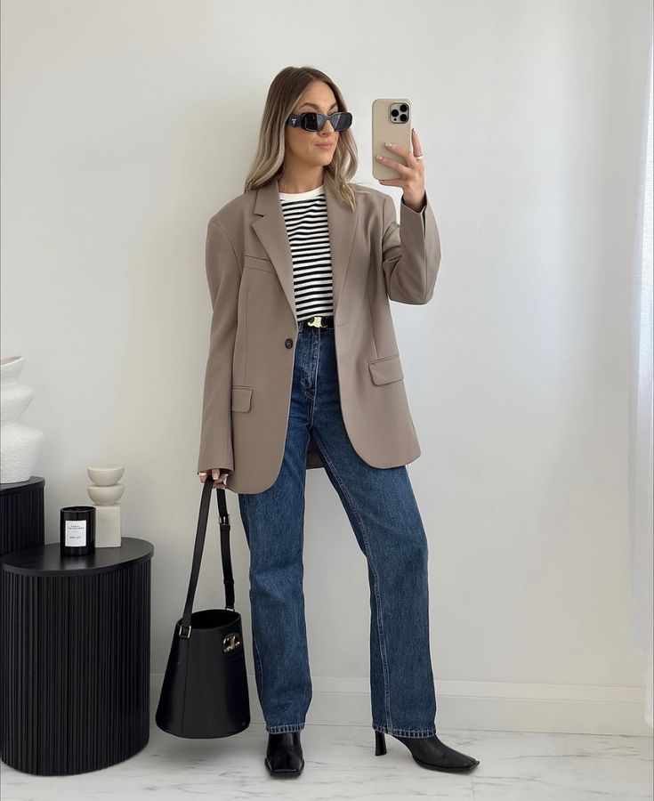 Taupe Blazer Outfit, Blazer And Boots Outfit, Taupe Outfit, Taupe Blazer, Cold Day Outfits, Friday Outfit, Winter Fashion Outfits Casual, Everyday Fashion Outfits, Smart Casual Outfit