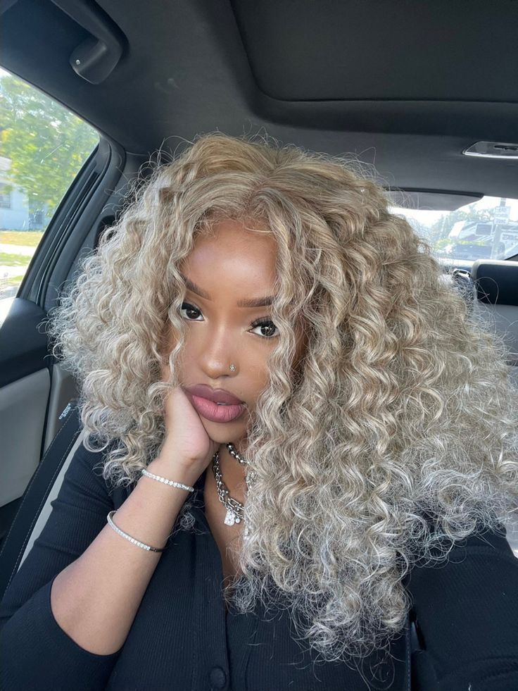 Ash Blonde Short Hair, Curly Hair Sew In, Blonde Natural Hair, Blonde Curly Wig, Dyed Curly Hair, Highlights Curly Hair, Icy Blonde Hair, Ashy Blonde, Short Hair Black