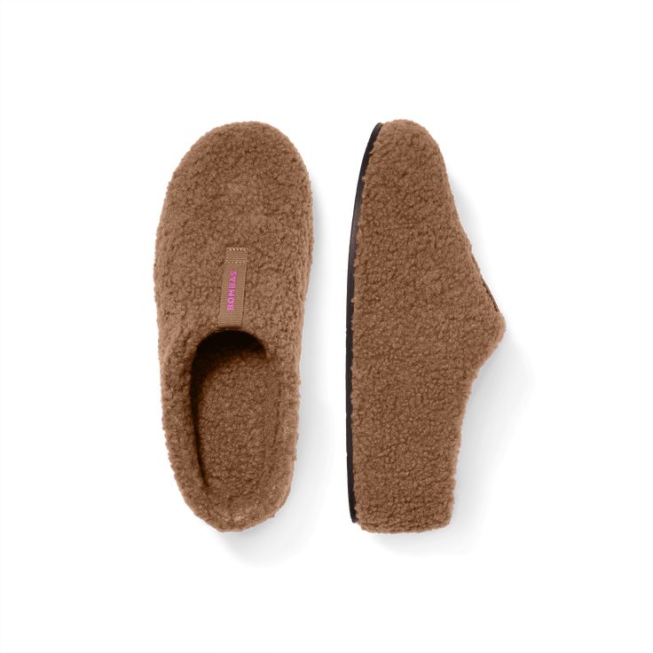 The slipper that looks as good as it feels. Designed with soft, ultra-warm, and fluffy sherpa inside and out, these also have a memory foam and EVA midsole for a high level of support and a rubber outsole so you can step out quickly without having to change into real shoes. Perfect for walking around the house (or just down to the mailbox). P.S. If you like a roomier slipper, or are a half size, we recommend sizing up. Bombas Sunday Slipper, Women’s Slippers, Bombas Slippers, Lisa Christmas, House Slippers Womens, Sock Slippers, Gifts For Myself, Xmas 2024, Gift Guide Women