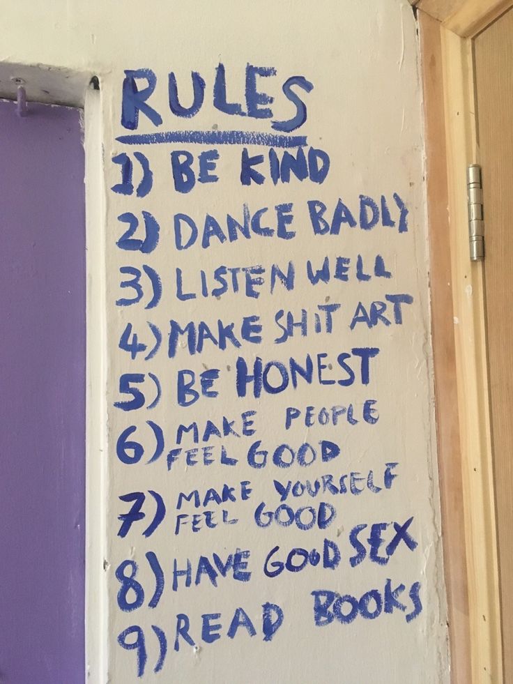 a sign on the side of a building that says rules