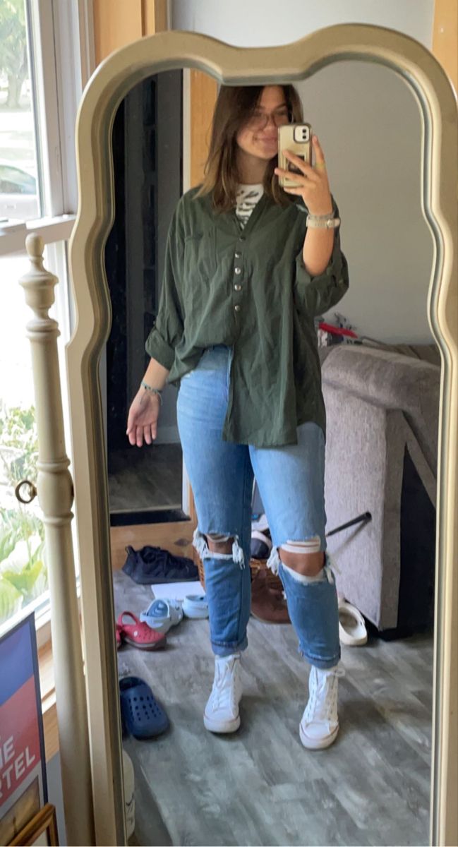 Outfit Inspo Fall Work, Work Flannel Outfit, High Waisted Jeans Outfit Fall Casual, Back To School Outfits Women, Self Conscious Outfits, Needtobreathe Concert Outfit, Nuetral Pallete Outfits Fall, 2023 Fall Fits, Fall Outfits Coastal