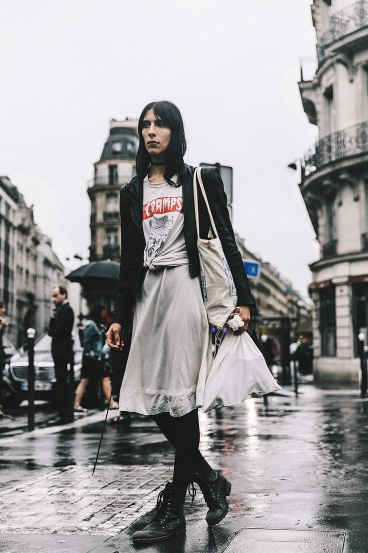 Tessa Diamondly, Jamie Bochert, Walking Down The Street, Punk Inspiration, Model Street Style, Personal Style Inspiration, Collage Vintage, Alice In Chains, Model Off Duty