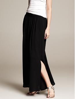 Riviera Patio Skirt - Skirts. Black maxi skirt = wardrobe staple for multiple seasons Seattle Packing List, Polo Ideas, Business Clothes, Polo Classic, Work Suits, Gathered Skirt, Midi Skirts, Modern Outfits, Maxi Skirts