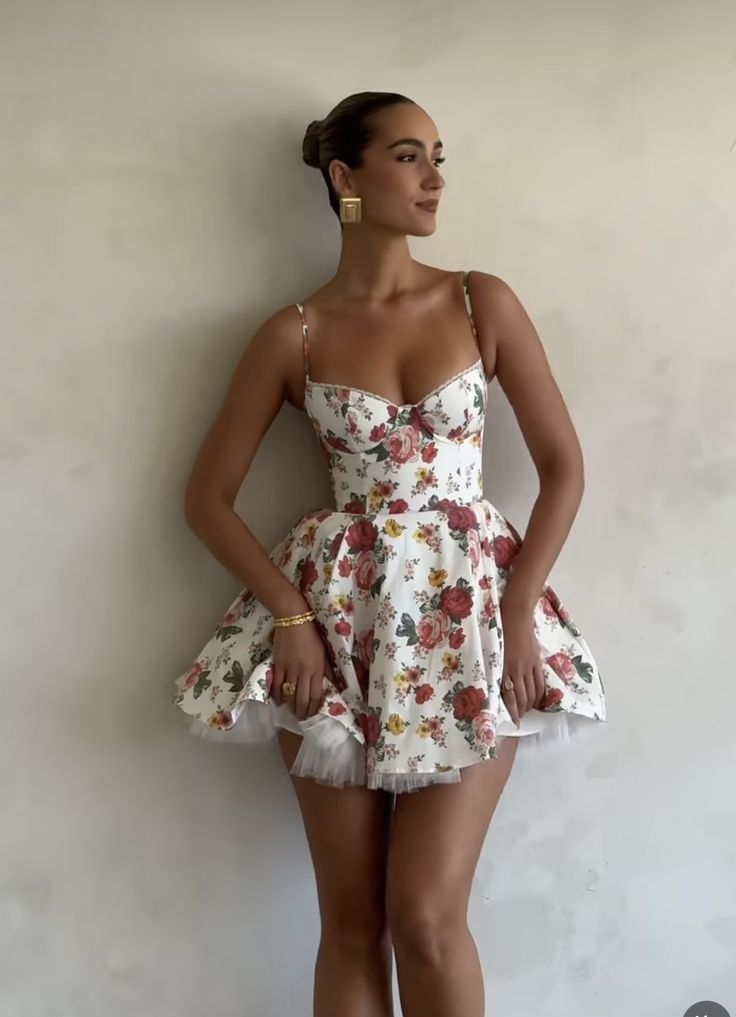 Vintage Glamour Aesthetic Outfits, Pool Looks Women, South Of France Outfits Summer, Italy Summer Dress, Vintage Glamour Aesthetic, Sun Dresses For Summer, Sun Dress Outfit, Glamour Aesthetic, Priscilla Ricart