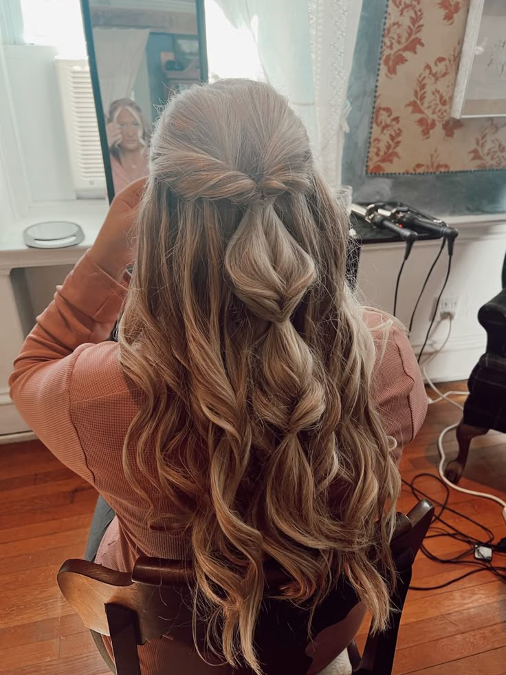 Prom Hair Inspo, Hairstyle Formal, Prom Hair Ideas, Grad Hair, Prom Hair Medium, Cute Prom Hairstyles, Prom 23, Formal Hairstyles For Long Hair, Pageant Hair