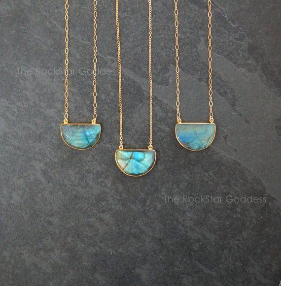 Gold Labradorite Necklace / Labradorite Necklace / Labradorite / Labradorite Pendant Labradorite Chips Necklace, Boy Necklace, Pretty Products, Kyanite Jewelry, Karma Necklace, Ideas For Jewelry, Cheap Necklaces, Chakra Pendant, Angel Necklace