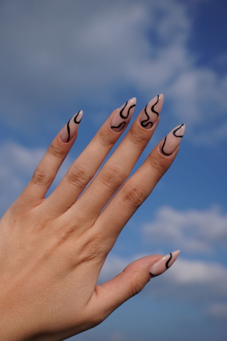 Cute Black Nails Simple, Line On Nails Design, Lined Nail Designs, Topography Nails, Abstract Lines Nails, Line Art On Nails, Nail Art Minimalist Simple, Nails With Lines Design, Nails Line Design