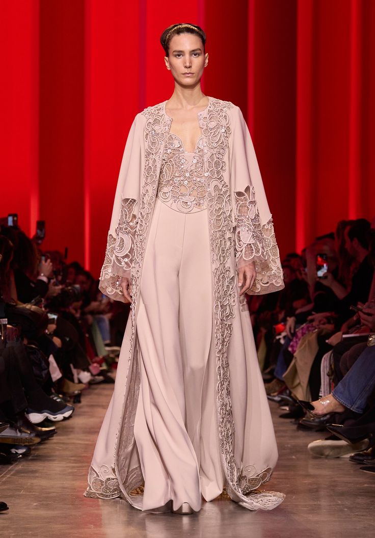 Ellie Saab Couture 2024, Western Formal Dresses, Movie Gowns, Royal Dinner, Elie Saab Designer, Elle Saab, Winter Abaya, Western Formal, 2024 Couture