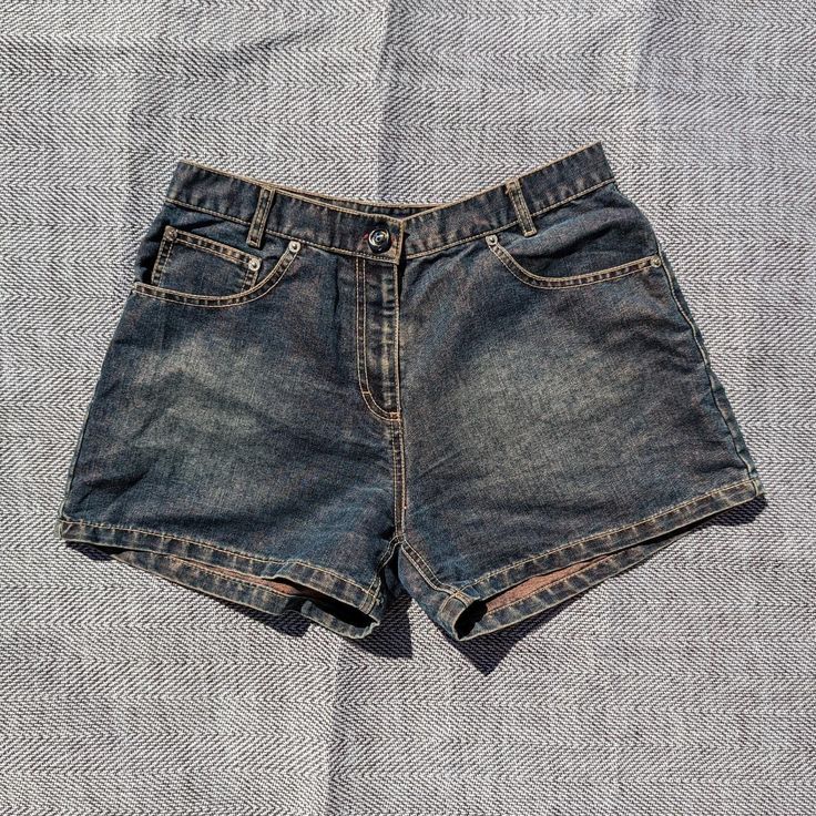 Vintage Donaldson denim shorts  High rise Embroidery on the back pocket  Good preloved condition  Size on tag 32 Waist 29" Front rise 10" Inseam 3" Jean Shorts Short, Clothes Customisation, Shorts Grunge, Grunge Kidcore, Demin Shorts, Fire Clothes, Vintage Jean Shorts, Denim Shorts Outfit, Vintage Denim Shorts