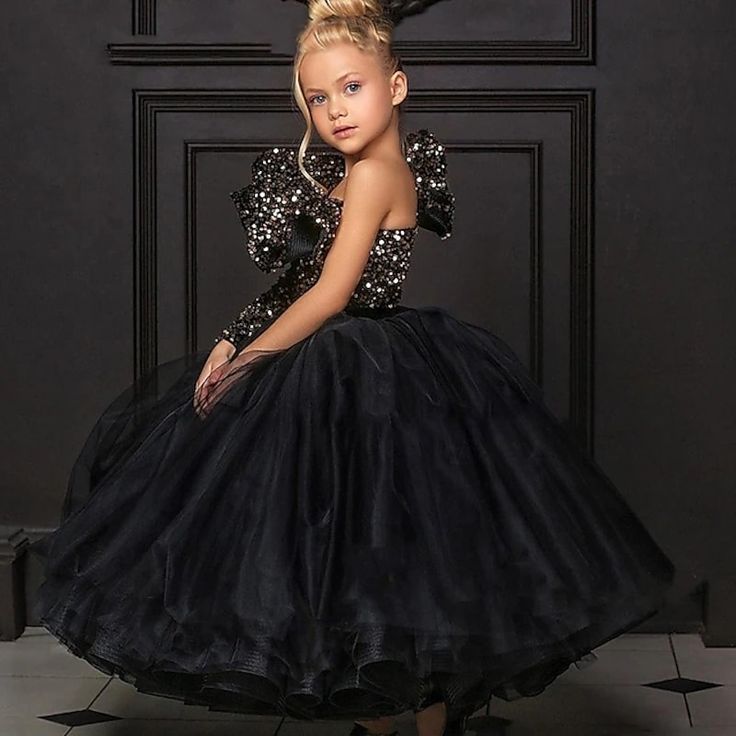 Season:Summer,Fall,Spring; Fabric:Polyester; Sleeve Length:Sleeveless; Dress Length:Above Knee; Look After Me:Hand wash; Gender:Girls'; Style:Cute,Princess; Elasticity:Inelastic; Occasion:Performance; Kids Apparel:Party Dress; Age Group:Toddler; Fit Type:Tailored Fit; Dresses Type:Sheath Dress,Tulle Dress; Pattern:Sequin; Design:Mesh; Age:3-7 Years,4-7 Years; Listing Date:09/25/2024; Bust:; Length:; Neckline:Crew Neck Toddler Pageant Dresses Princess, Luxury Glitter Tulle Tutu Dress For Pageants, Dress Tulle Sequins Toddler, Luxury Princess Tutu Dress For Bridesmaid, Luxury Tulle Tutu Dress For Fancy Dress, Toddler Royal Dress, Fancy Dresses For Toddlers, Family Dress For Birthday Party, Fancy Western Dresses Kids