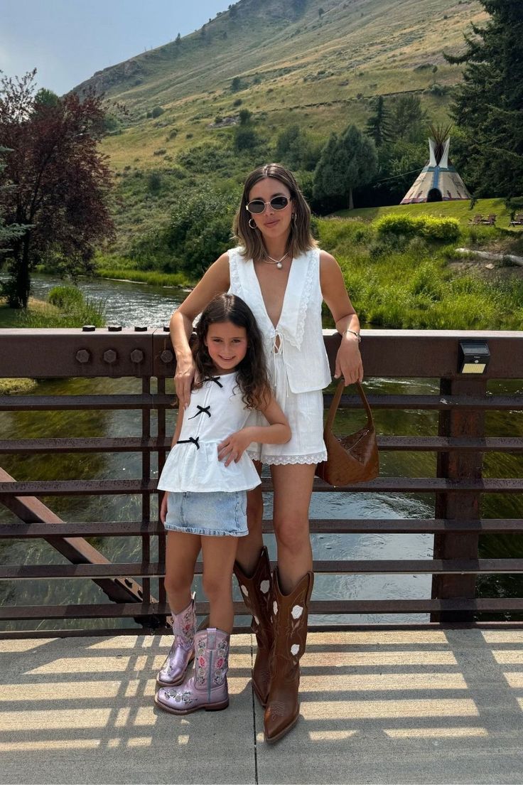 Aspen Summer Outfits, National Park Outfit Ideas, Wyoming Outfit, National Park Outfit, Jackson Hole Wyoming Summer, Park Outfit Ideas, Concert Theme, Adventurous Family, Wyoming Vacation