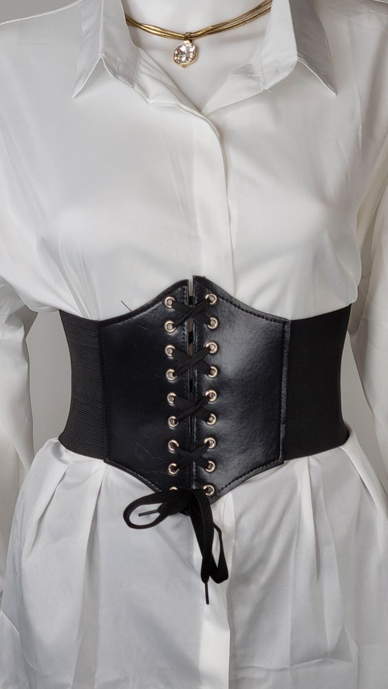 Belt For Women Fashion, Black Corset Outfit Formal, Cinch Belt With Dress, Leather Waist Belt Outfits, Stomach Belt Fashion, Corset Belt Over Dress, Corset On Dress Outfit, Small Corset Belt, Long Belt Outfit