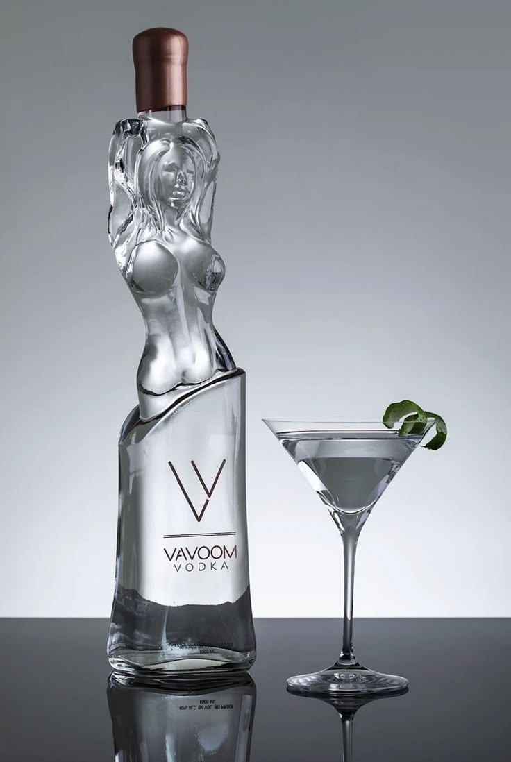 Vavoom Vodka Bottle designed by Luke Battiloro Fancy Alcohol Bottles, Vintage Alcohol Bottles, Cool Liquor Bottles, Cool Alcohol Bottles, Unique Bottle Design, Vodka Bottle Aesthetic, Vodka Bottle Design, Alcohol Bottle Design, Expensive Vodka