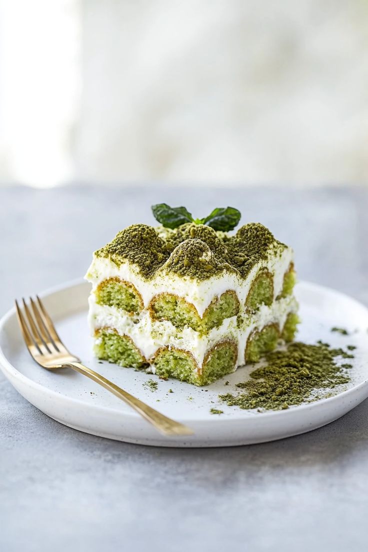 No Bake Matcha Tiramisu Tiramisu Variations, Matcha Cream Cheese, Tiramisu Easy, Creamy Matcha, Matcha Cream, Matcha Tiramisu, Cream Cheese Bread, Ceremonial Grade Matcha, Mascarpone Cream