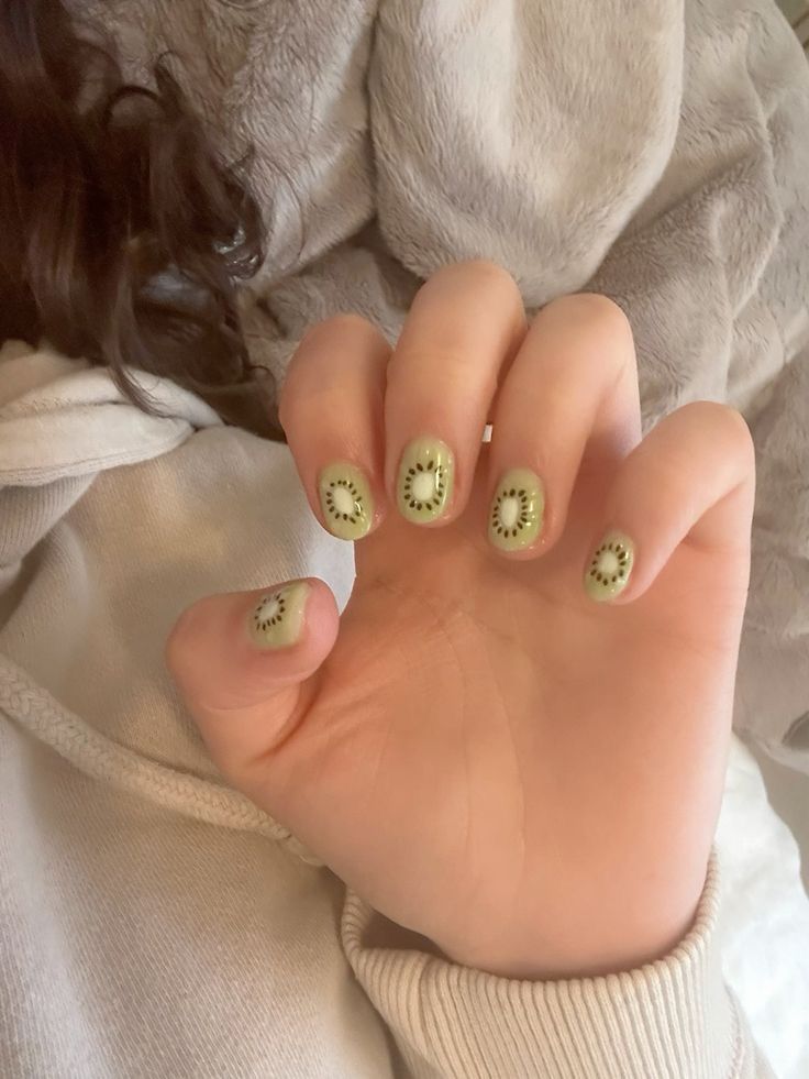 Manicure Ideas Square Nails, Nail Art Inspo Short Nails, Short Nails Witchy, Extra Short Nails Gel, Very Short Painted Nails, Gel Short Nails Ideas Spring, Short Nails Fruit, Kiwi Nail Design, Kiwi Nails Acrylic