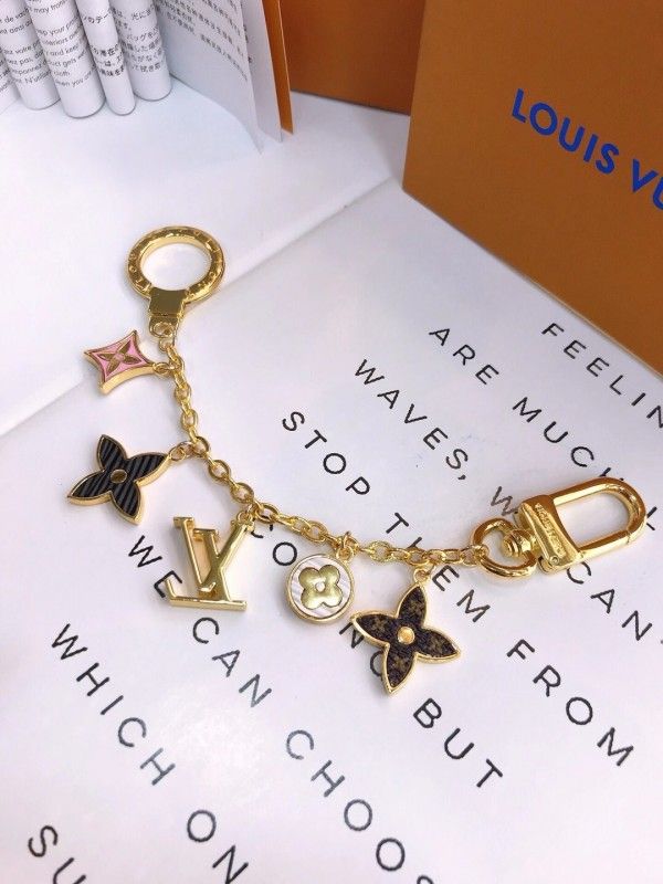 Replica Louis Vuitton, Bag Charms, Chain Bag, Chain Bags, Keychains, Charm Bracelet, Charms, Louis Vuitton, Vogue