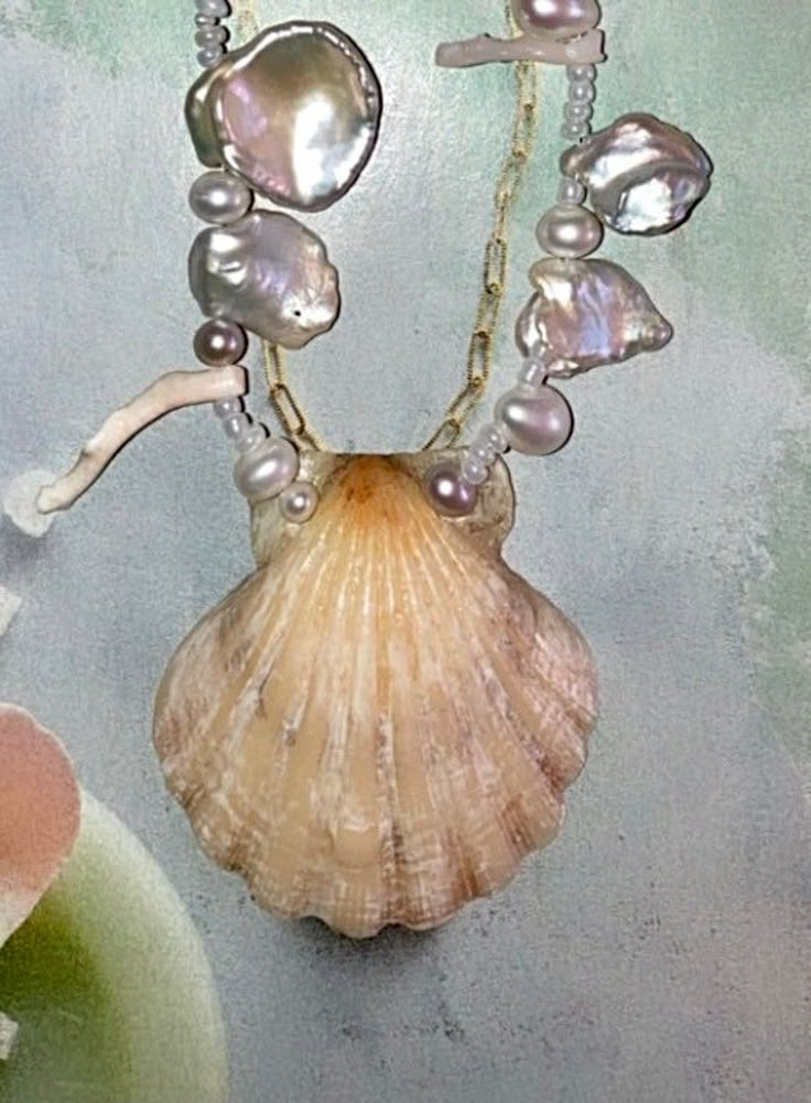 Elegant Beach Shell With Pearl Chain, Elegant Pearl Chain Shell For Beach, Elegant Silver Shell Beach Necklace, White Baroque Pearl Jewelry For Beach, Elegant Silver Shell Necklace For Beach, Bohemian Pearl Necklace For Beach, Silver Pearl Chain Jewelry For Beach, Beach Baroque Pearl Jewelry With Pearl Charm, Unique Pearl Chain Necklace