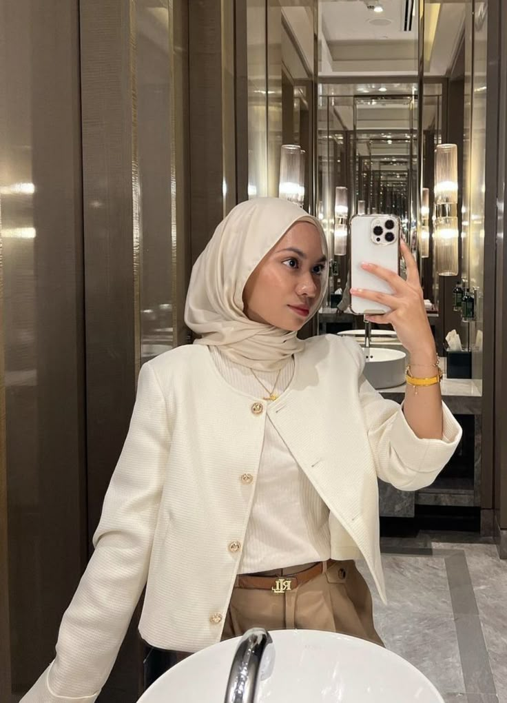 Hijabi Smart Casual Outfit, Smart Casual Work Outfit Hijab, Smart Casual Women Hijab, Classy Lunch Outfit, Hijabi Old Money Outfits, Classy Hijabi Outfits, Modest Old Money Outfits, Old Money Hijab Outfit, Formal Hijab Outfit