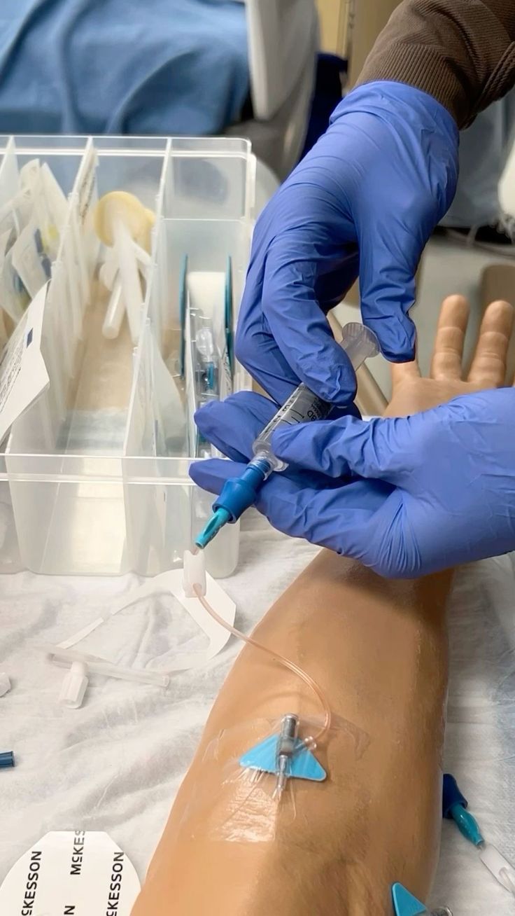 a person in blue gloves is doing surgery on a mannequin's leg