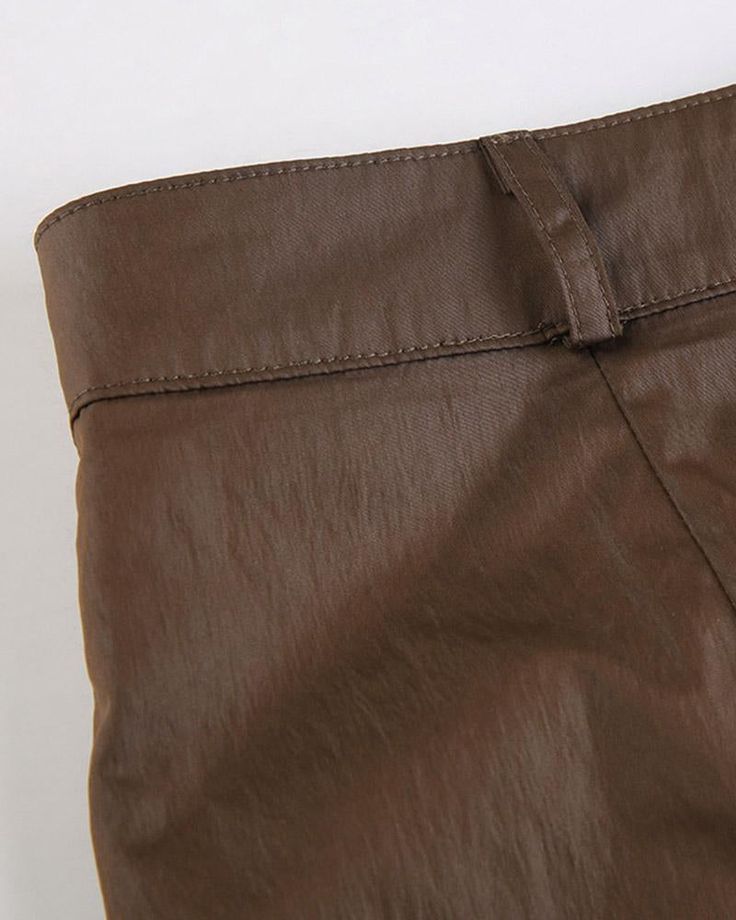 Details: Short cargo skirt with front pockets designSkirt Length: ShortMaterials:95% Polyester + 5% Spandex