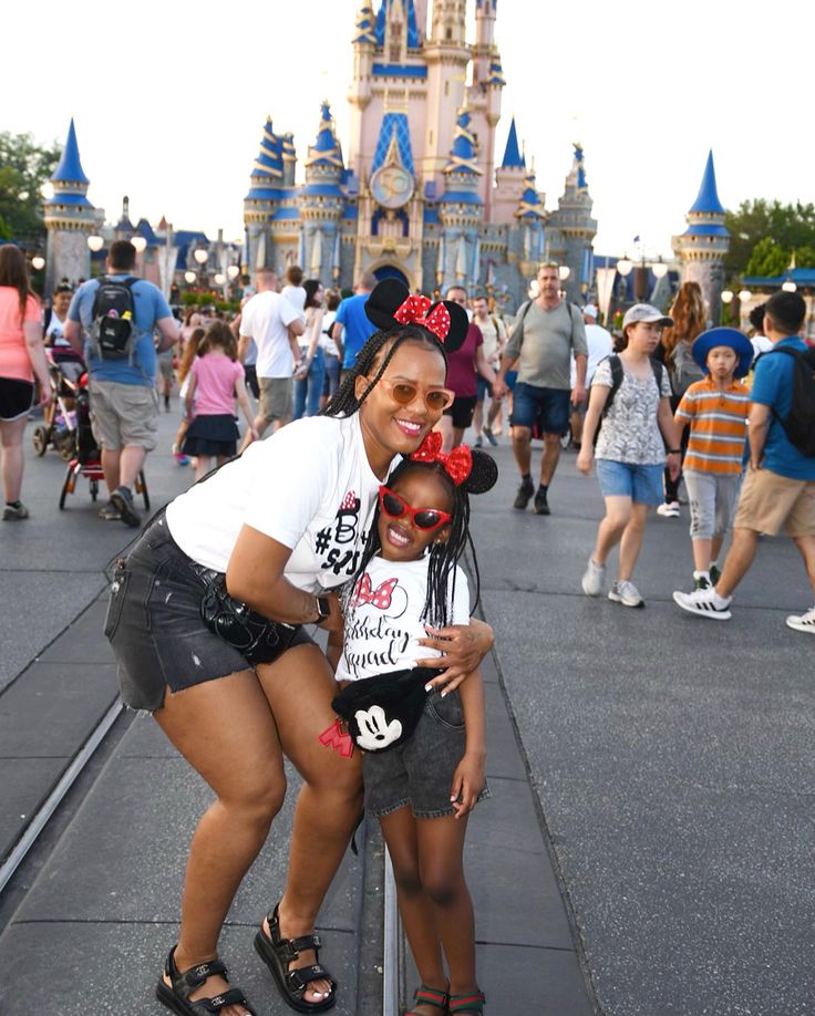 Disney Trip Aesthetic, Mother And Daughter Goals, Sisters Bond, First Disney Trip, Minnie Outfit, Deep In Love, Disney Fits, Trip Aesthetic, Mommy And Daughter