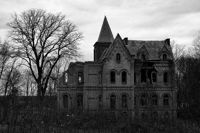 The House of Usher House Of Usher, House On Haunted Hill, Creepy Houses, If Walls Could Talk, Creepy Places, Spooky Places, Abandoned Homes, Spooky House, Forgotten Places