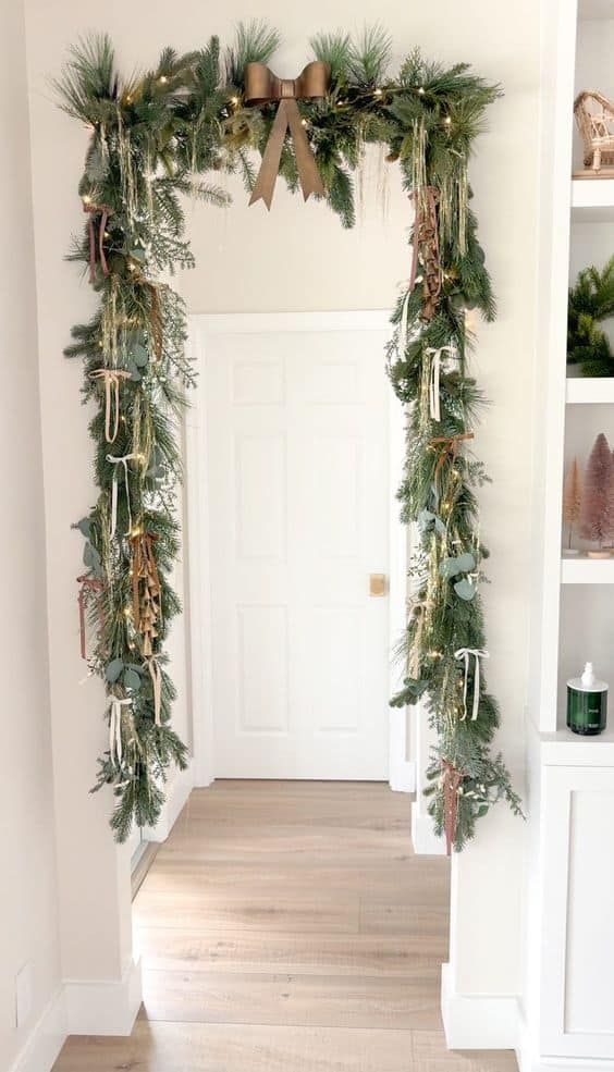 Transform your home into a holiday haven with creative Christmas garland decor ideas that add a festive touch to every room. From draping garlands on mantels and staircases to adorning windows and doors with lush greenery and twinkling lights, these ideas will elevate your space. Here are some Christmas garland decor ideas to inspire your … 20 Christmas Garland Decor Ideas Read More » Navidad Natural, Kitchen Christmas Gifts, Cozy Christmas Decor, Christmas Decor Inspiration, Christmas Interiors, Tension Rod, Hanging Garland, Navidad Diy, Diy Garland