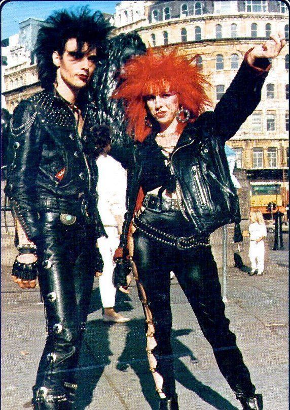 Punk fashion was originally founded by Vivienne Westwood which includes skinny, ripped jeans, leatger accessories, motorcycle jackets, and modified t-shirts 80s Punk Fashion, Stile Punk Rock, 80’s Punk, Punks 70s, Vivienne Westwood Punk, 1970s Punk, Chica Punk, Punk 80s, Look 80s