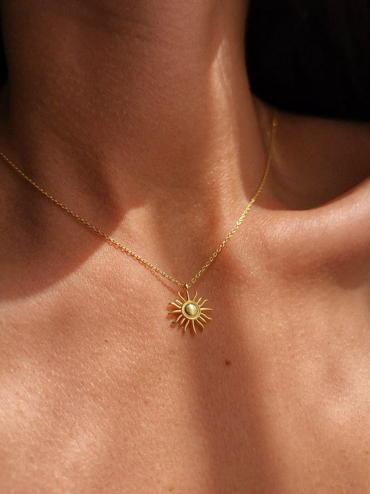 🌞 Elegant Gold Sun Necklace - 925 Sterling Silver-14K Gold Filled This unique necklace, also known as a "sun necklace" or "sunshine necklace," carries the warmth of the sun, making it a magnificent piece that complements any style. Crafted from 925 sterling silver, it stands out with its quality and durability. Adorned with elegant gold accents, it offers a captivating look reminiscent of a "sunburst necklace." Product Features: Material: 925 sterling silver Plating: Gold / Silver / Rose Gold L Gold Sun Necklace, Sunburst Necklace, Gold Star Pendant, Sunshine Necklace, Sun Charm, Sun Necklace, Sun Pendant, Star Pendant Necklace, Gold Sun