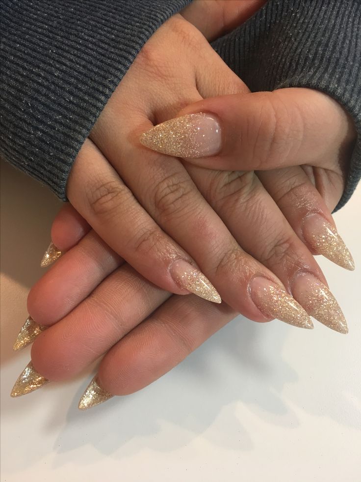 Metallic Gold Nails Almond, Gold Glitter Tips Acrylic Nails, Gold Foil Nail Designs Almond, Gold Minimal Nails, Prom Nails With Gold Dress, Reflective Gold Glitter Nails, Gold Ombre Nails Acrylic, Ombré Gold Glitter Nails, Pointy Gold Nails