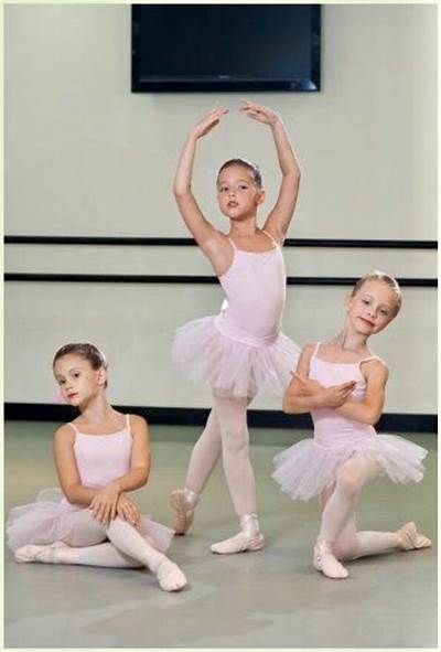 Pin by Rada Рада on Ballet - Балет in 2020 | Dance photography poses ... Dance Photo Poses, Ballerina Poses, Dance Photo Shoot, Dance Picture Poses, Baby Ballet, Dance Pose, Ballet Pictures, Dance Pics, Dance Photography Poses